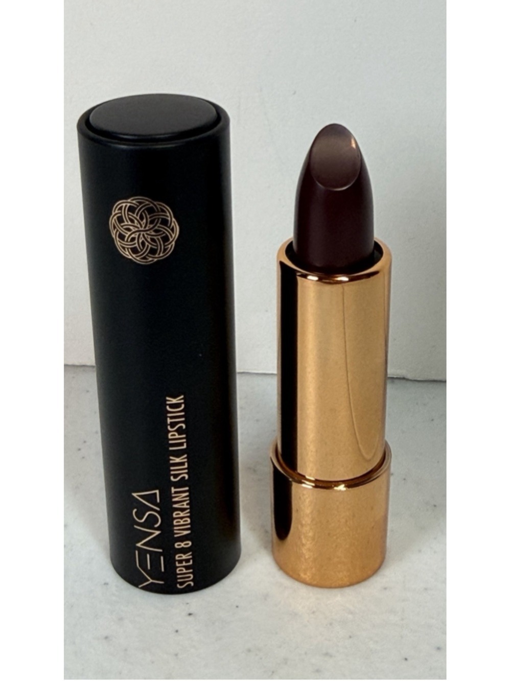 New YENSA Super 8 Vibrant Silk Lipstick Captivate